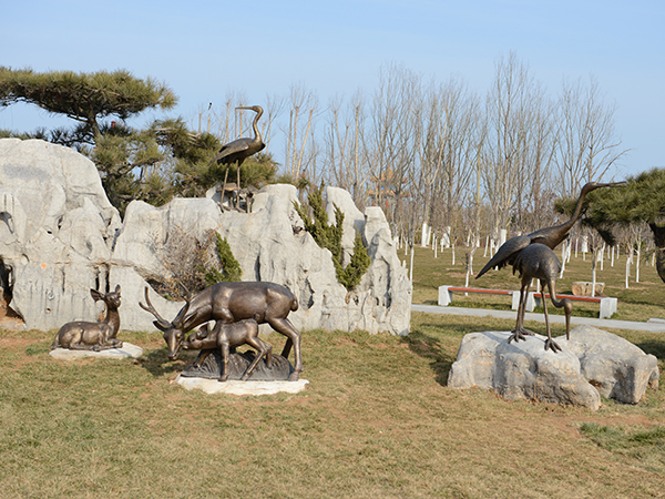  青島雕塑公司講述黃銹石你知道嗎
